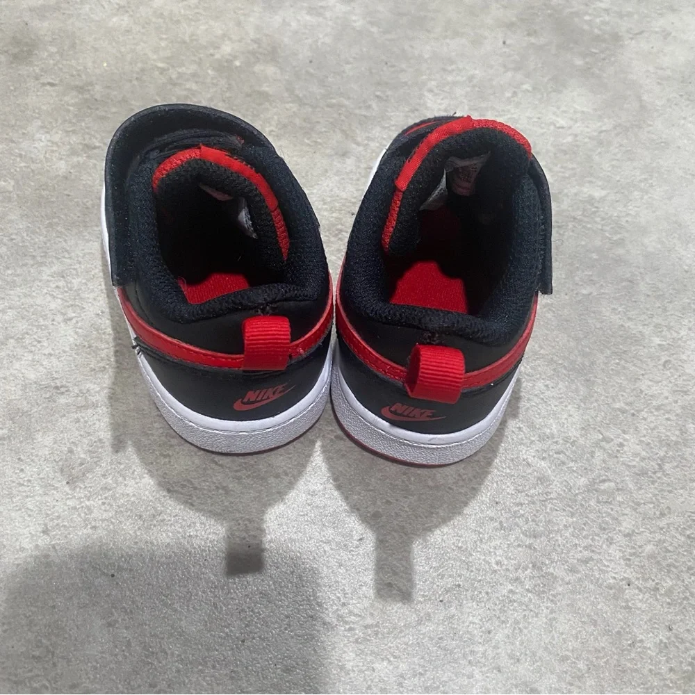 Nike Kids Court Borough Low 2 Red Black Sz 5c
